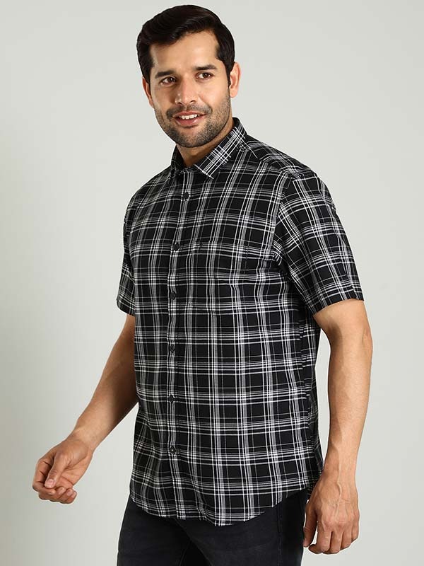 Indian Terrain Men's Regular Fit Half Sleeve Checkered Black Shirt